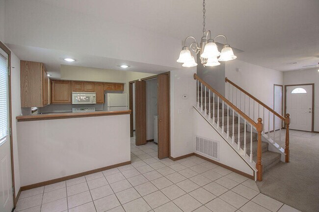 Building Photo - 5000 Derby Ridge Dr