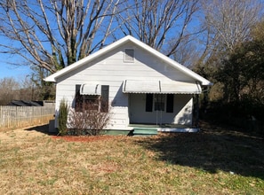 Building Photo - 133 Caroline St