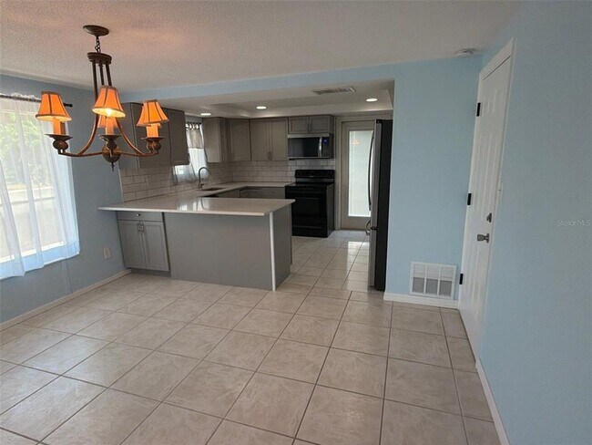 Building Photo - 561 Tarawitt Dr
