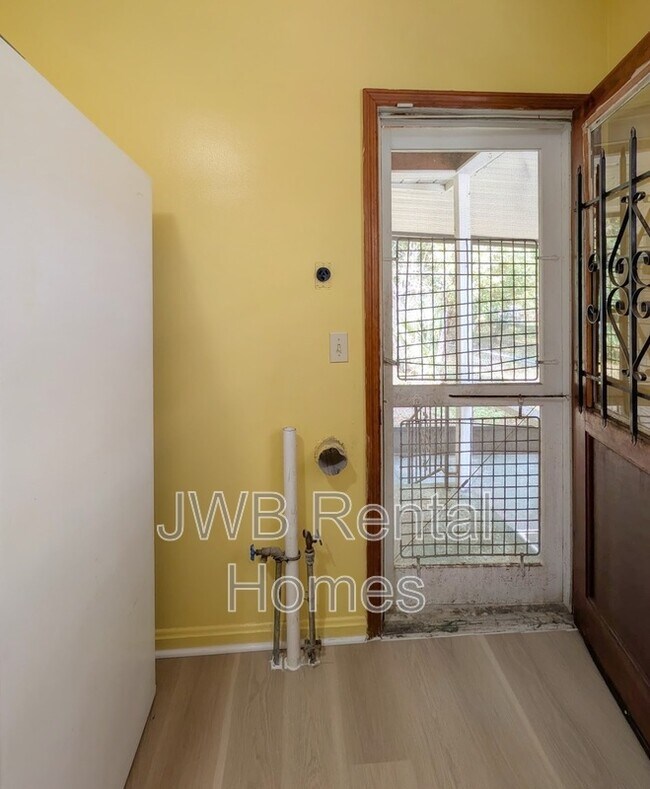 Building Photo - 1147 Maynard St