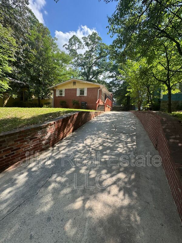 Building Photo - 1370 Clermont Ave