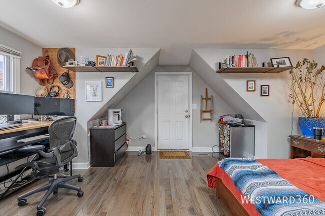 Building Photo - 1733 N Artesian Ave