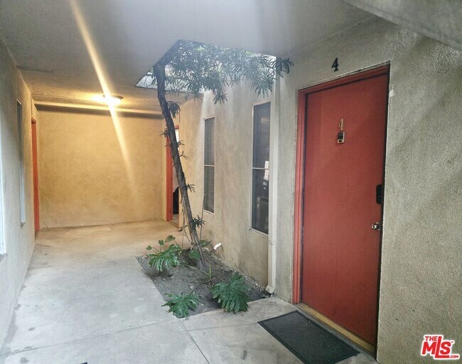 Building Photo - 12014 Kling St