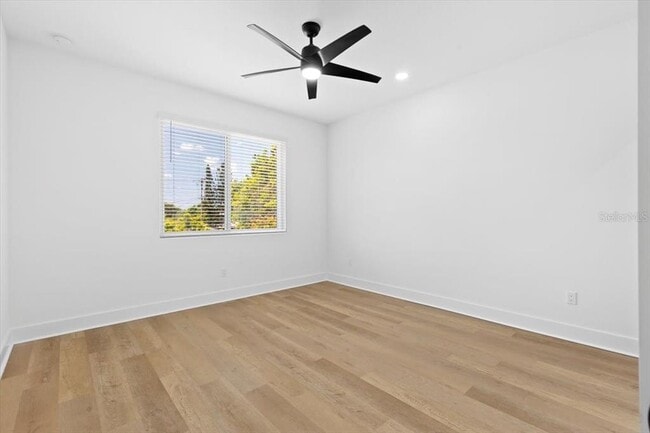 Building Photo - 2608 W Columbus Dr