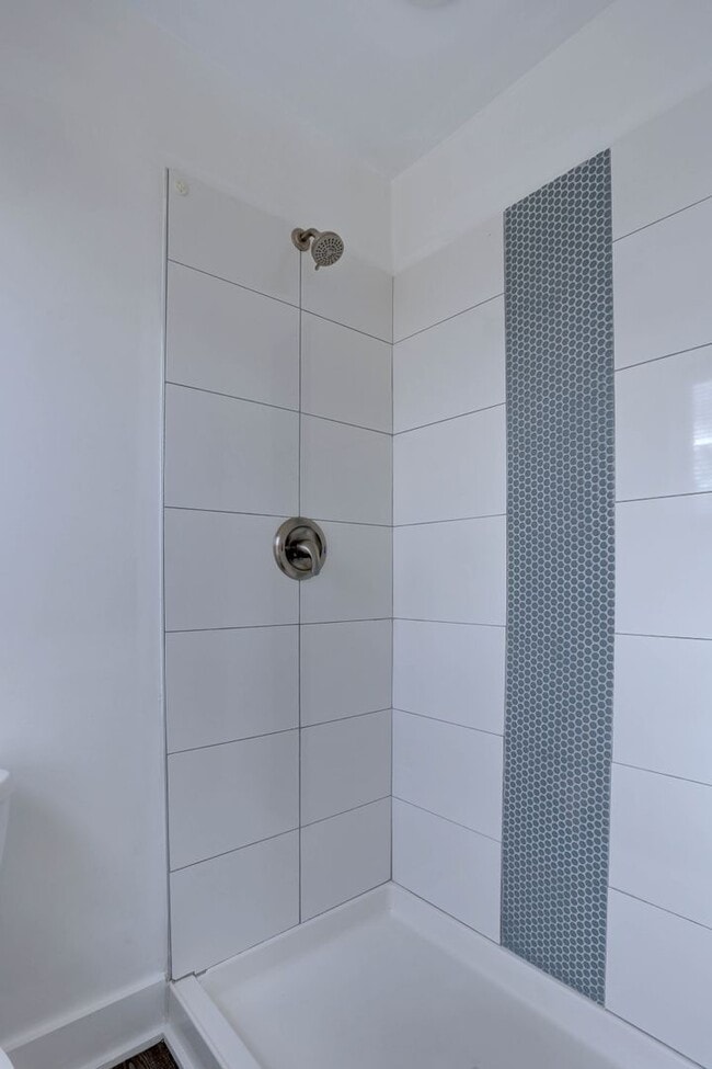 Building Photo - Renovated Single Family 2BR+2Bonus Rm/2.5BA Home in the Heart of Waverly