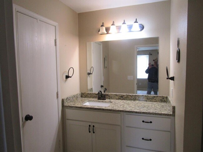 Building Photo - 314 Lake Texoma Dr