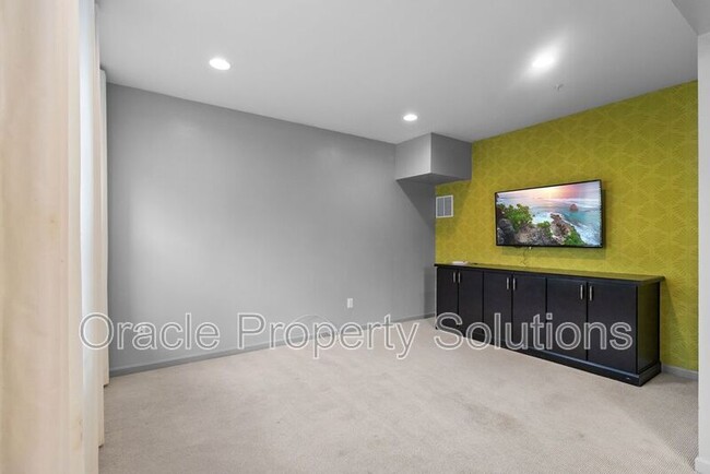 Building Photo - 1201 Falcon Point Dr