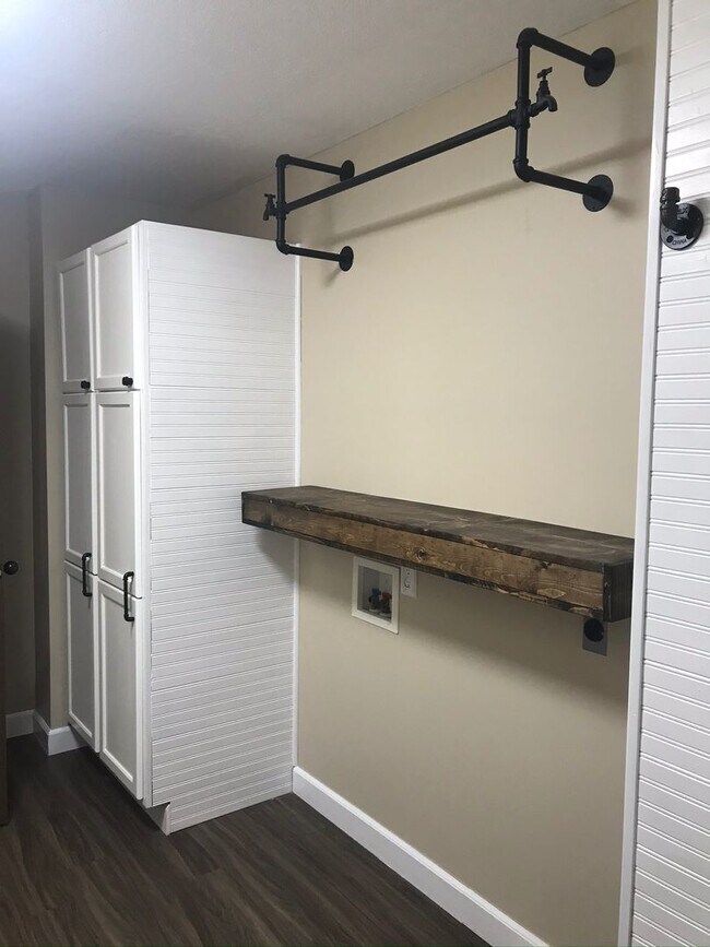 Building Photo - 4 Bedroom, 3 Bathroom House with Attached Double Car Garage