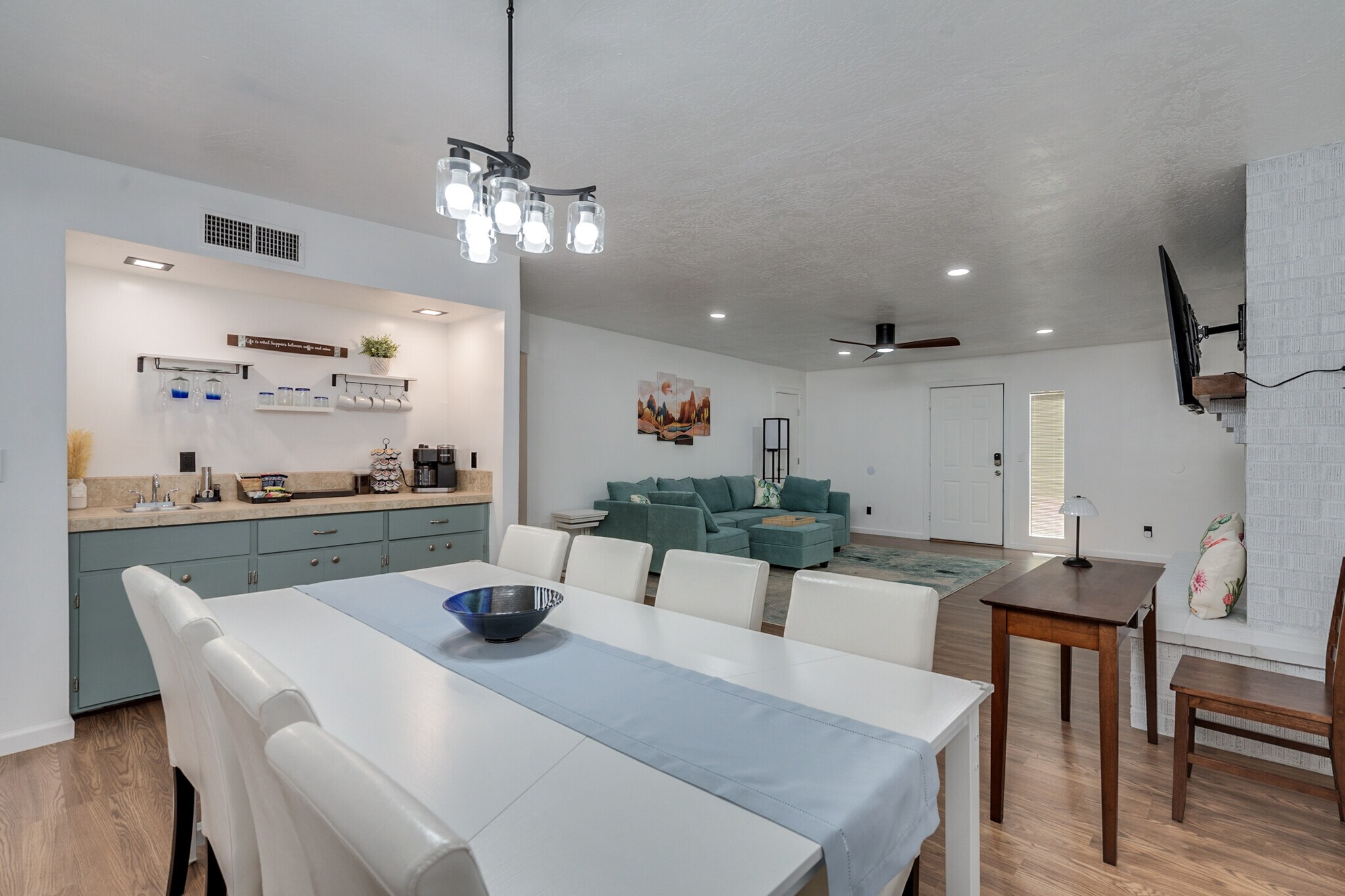 Working desk, ample lighting - 9870 E Celeste Dr