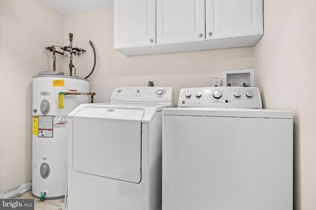 Building Photo - 1410 Chanticleer