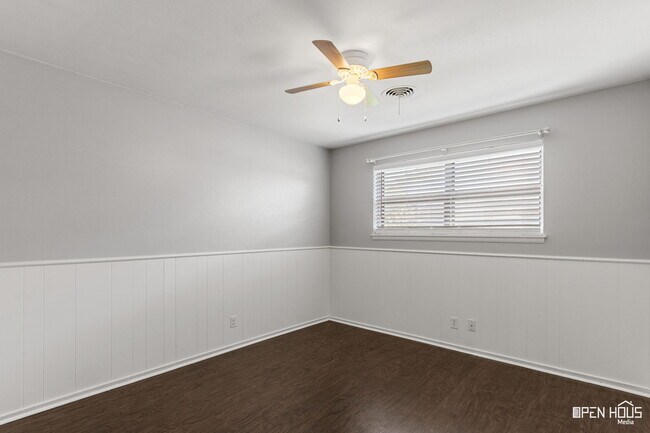 Building Photo - 4805 Big Bend Dr