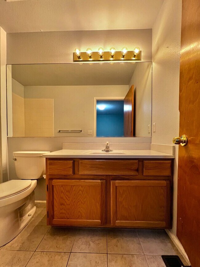 Building Photo - 2 Bed, 2 Bath Townhome with Office, & Fenced Back Patio in Prime Fort Collins Location!