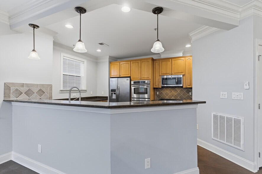 Building Photo - 10421 Rosegate Ct