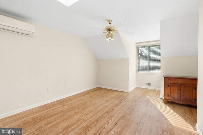 Building Photo - 751 N Ringgold St