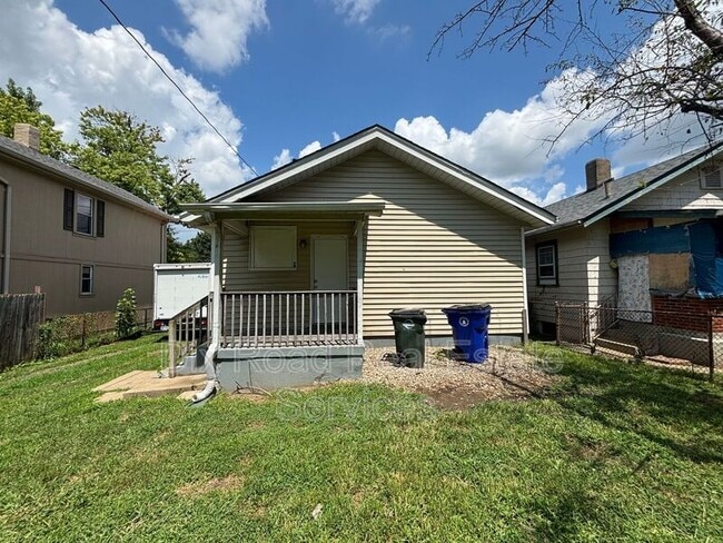Building Photo - 1655 Howell Ave