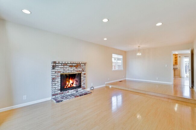 Building Photo - Charming 1,780 Sq Ft 4 bedroom 2 bath home in South San Jose