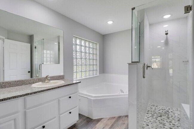 Building Photo - 3033 SE Brierwood Pl