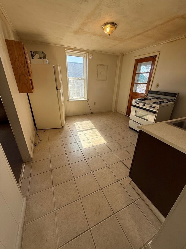 Building Photo - 1224 2nd Ave