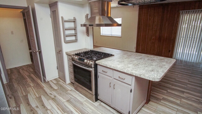 Building Photo - 9304 Lait Dr