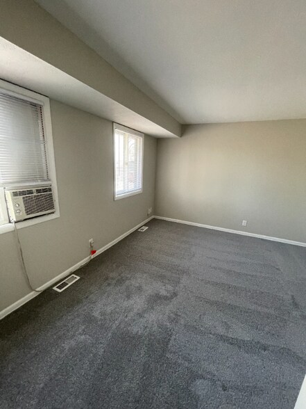 Building Photo - 343 Pershing Ave NE