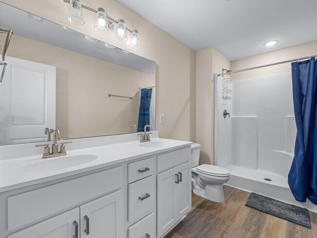 Building Photo - Townhome in Sneads Ferry