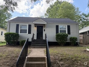 Building Photo - Beautiful renovated 3 bedroom 2 full bath ...