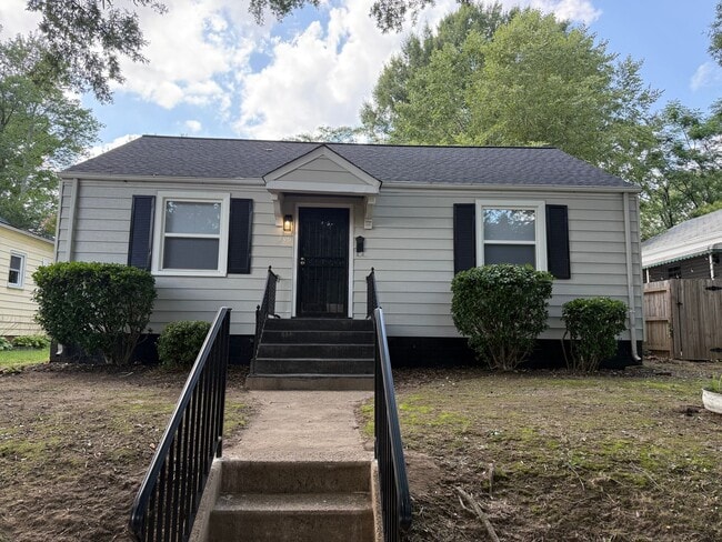 Primary Photo - Beautiful renovated 3 bedroom 2 full bath ...