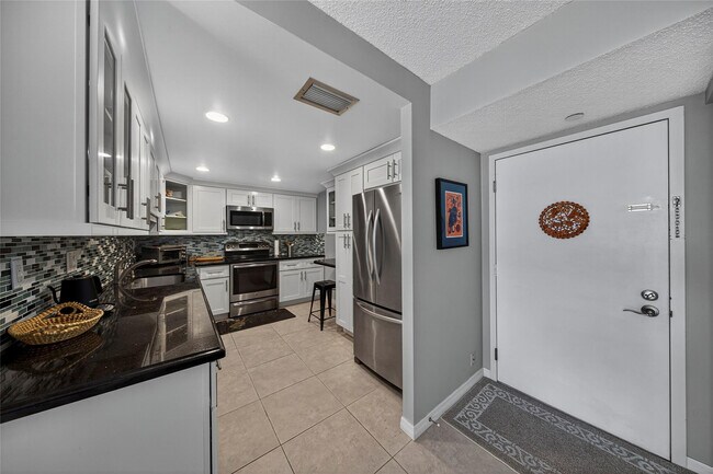 Building Photo - 531 N Ocean Blvd