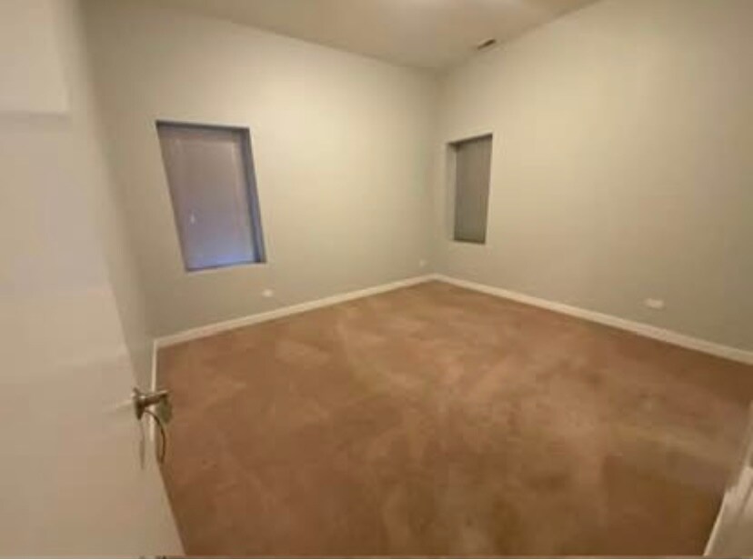 Building Photo - 44 N Paulina St