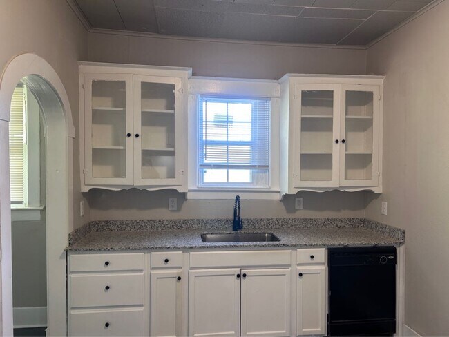 Building Photo - 1925 11th St