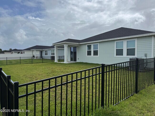 Building Photo - 3299 Lago Vis Dr