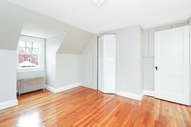 Building Photo - 142 Elmwood Ave