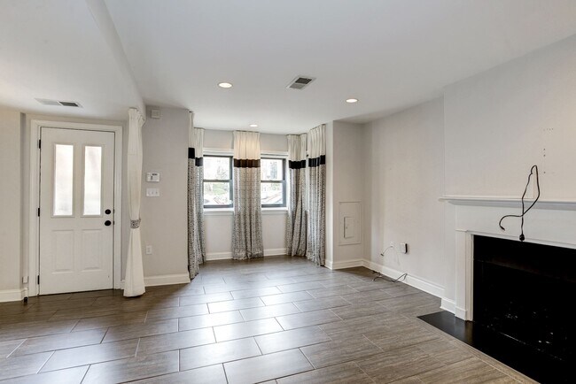 Building Photo - 2022 N St NW