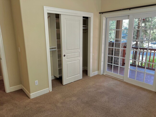 Building Photo - Century Drive Retreat Home - Minutes to Mt...