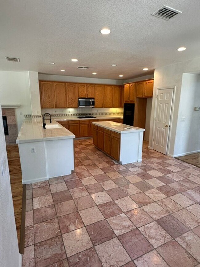 Building Photo - 5663 Lolet Way