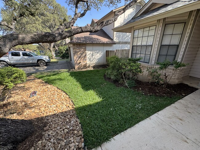 Building Photo - 9538 Cloverdale