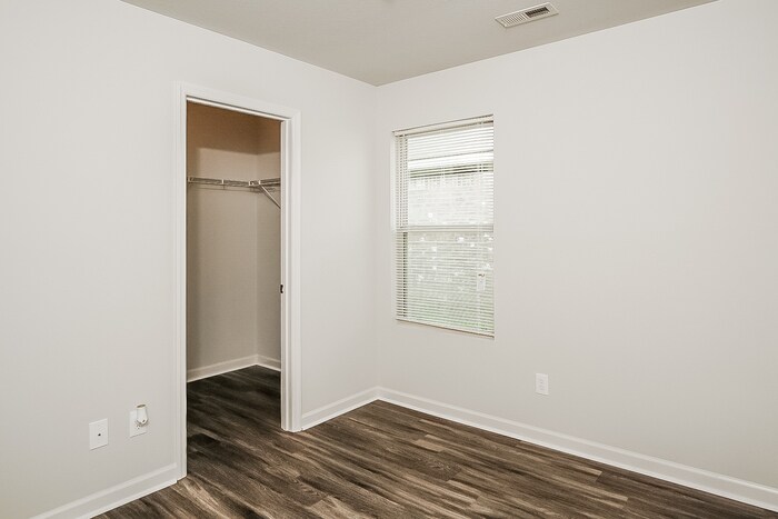 Building Photo - 207 Sedgewick Dr