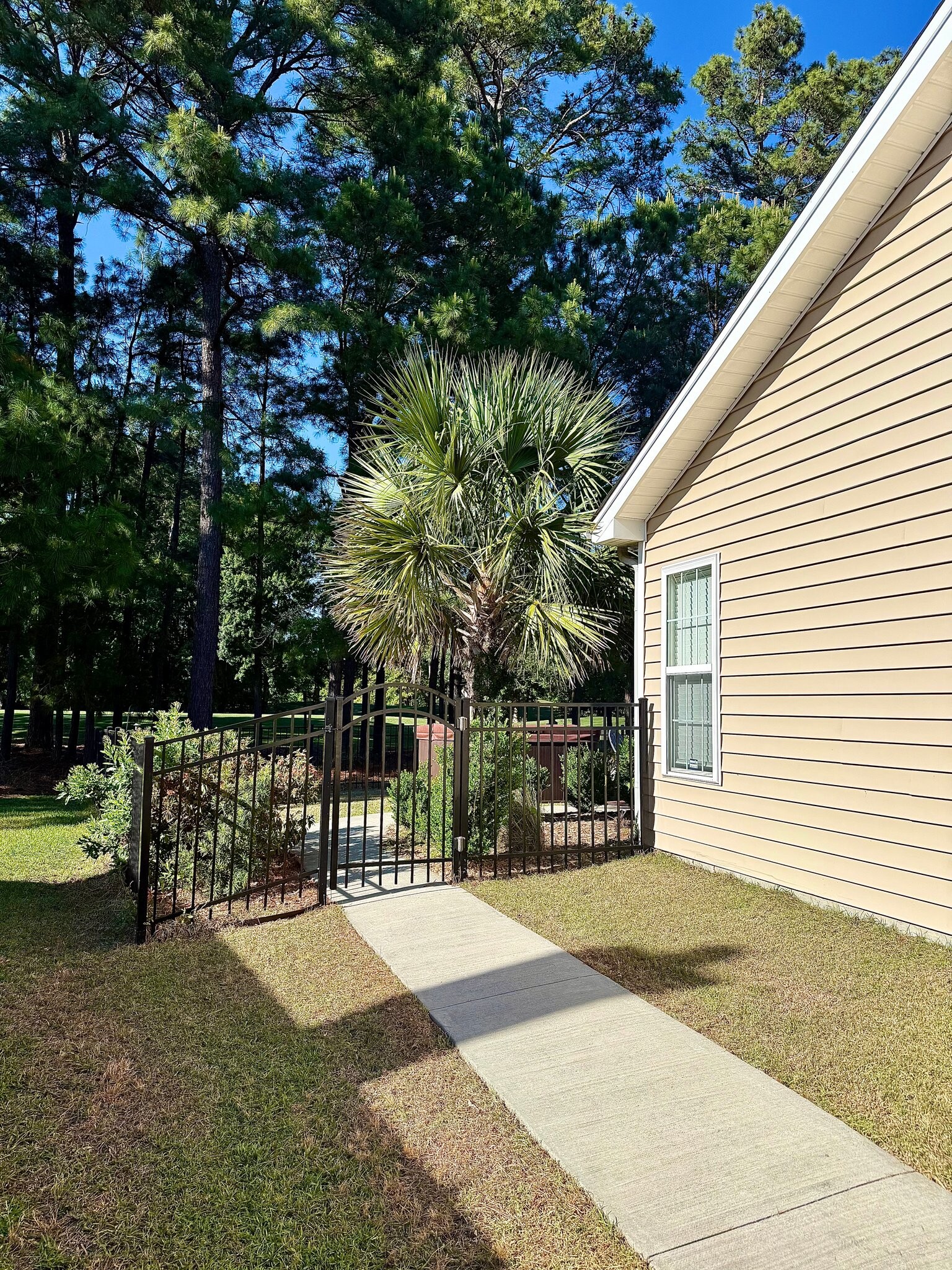 Building Photo - 250 Vesta Dr