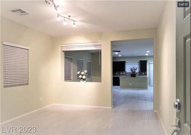 Building Photo - BEAUTIFUL HOME IMMACULATE AND READY TO MOVE-IN