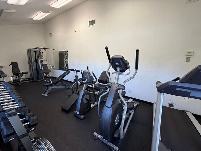 Building Photo - 2-bedroom, 2-bathroom Apartment located in...
