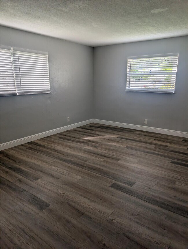 Building Photo - 5820 NW 17th Pl