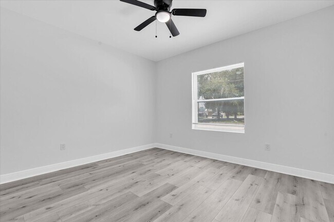 Building Photo - 705 S Orange Ave