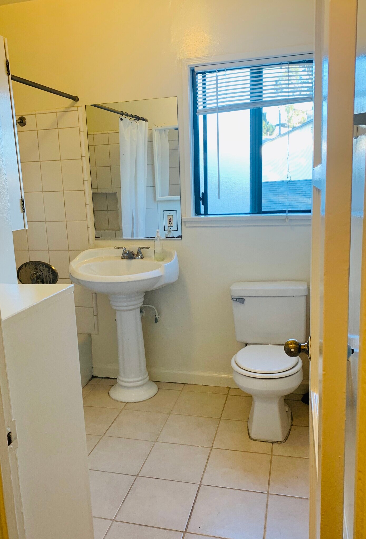 Building Photo - 2624 1/2 S Sepulveda Blvd