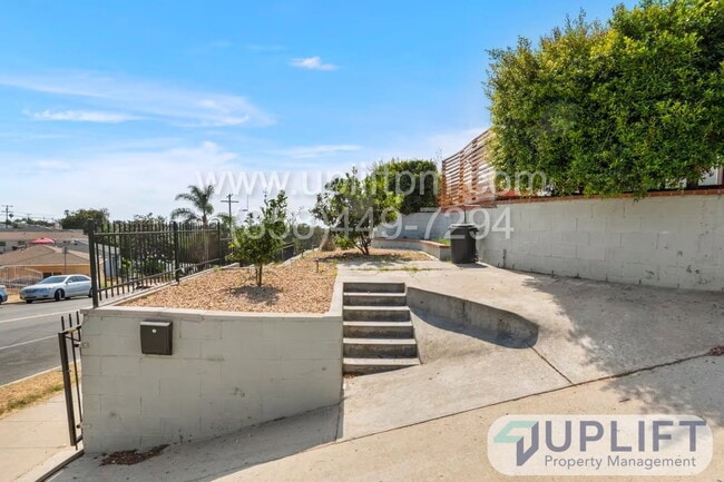 Building Photo - 5520 Olvera Ave