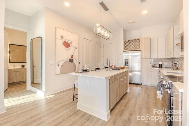 Building Photo - 3110 Doe River Wy