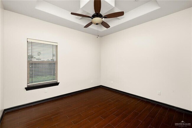 Building Photo - 13 N 44th Ln