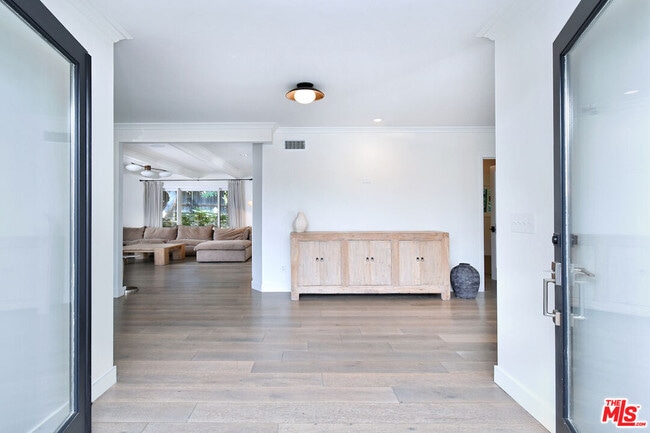 Building Photo - 4678 White Oak Ave