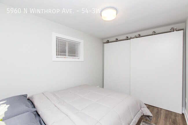 Building Photo - Stunning 1 Bedroom in Edgewater - Close to...