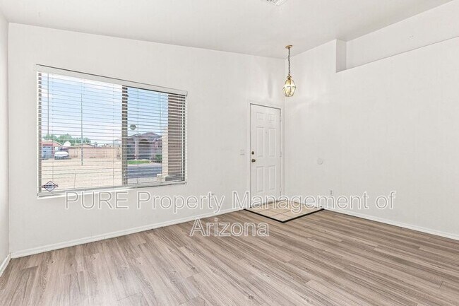 Building Photo - 8952 E Birchwood Cir