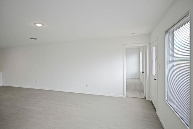 Building Photo - 463 River Run Wy